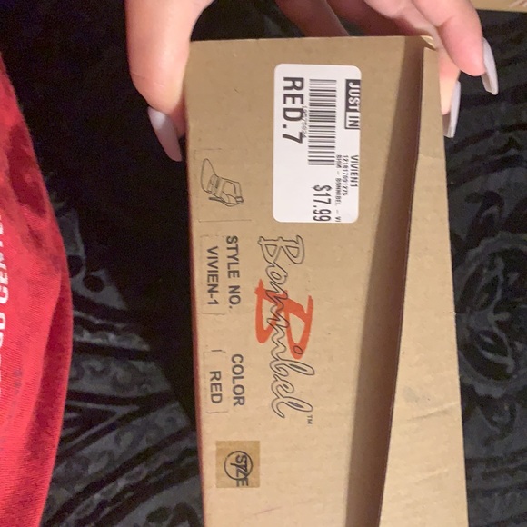 Red pointed toe heels - Picture 4 of 4